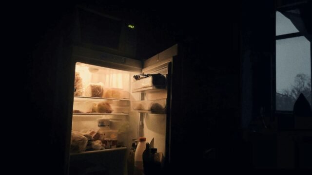 How Long Is Food Good in Fridge Without Power During an Outage?